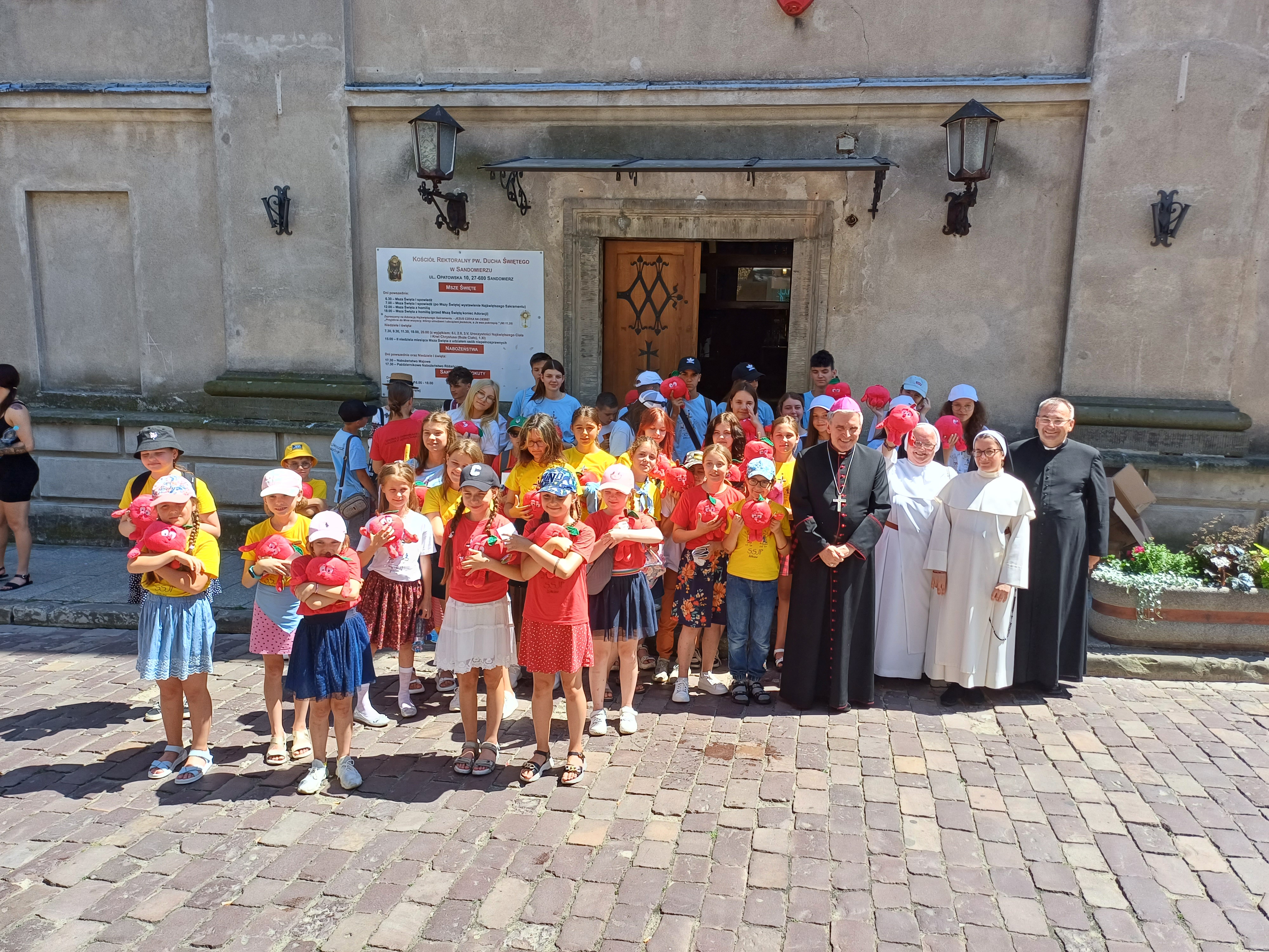 Braterstwo Caritas Diecezji Sandomierskiej z wypoczywającą młodzieżą z Żółkwi