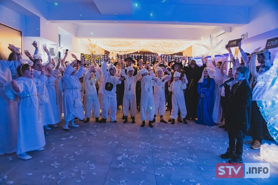 Wigilijne spotkanie uczestników programów Caritas Diecezji Sandomierskiej pełne wzruszeń